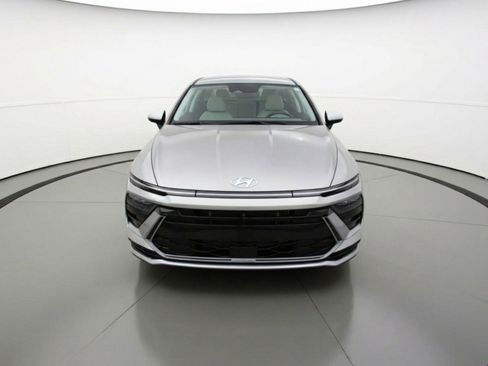 Used 2025 Hyundai Sonata SEL FWD image 2