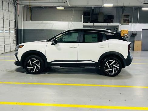 New 2026 Nissan Kicks SV image 13