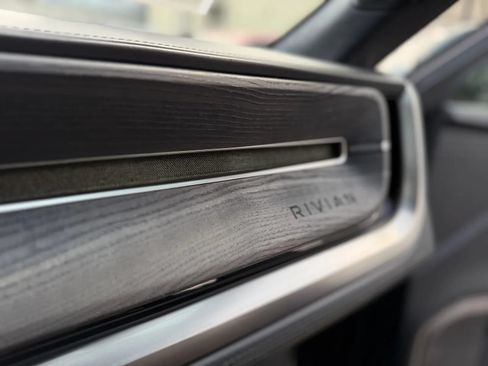 Used 2023 Rivian R1S Adventure AWD/4WD image 32