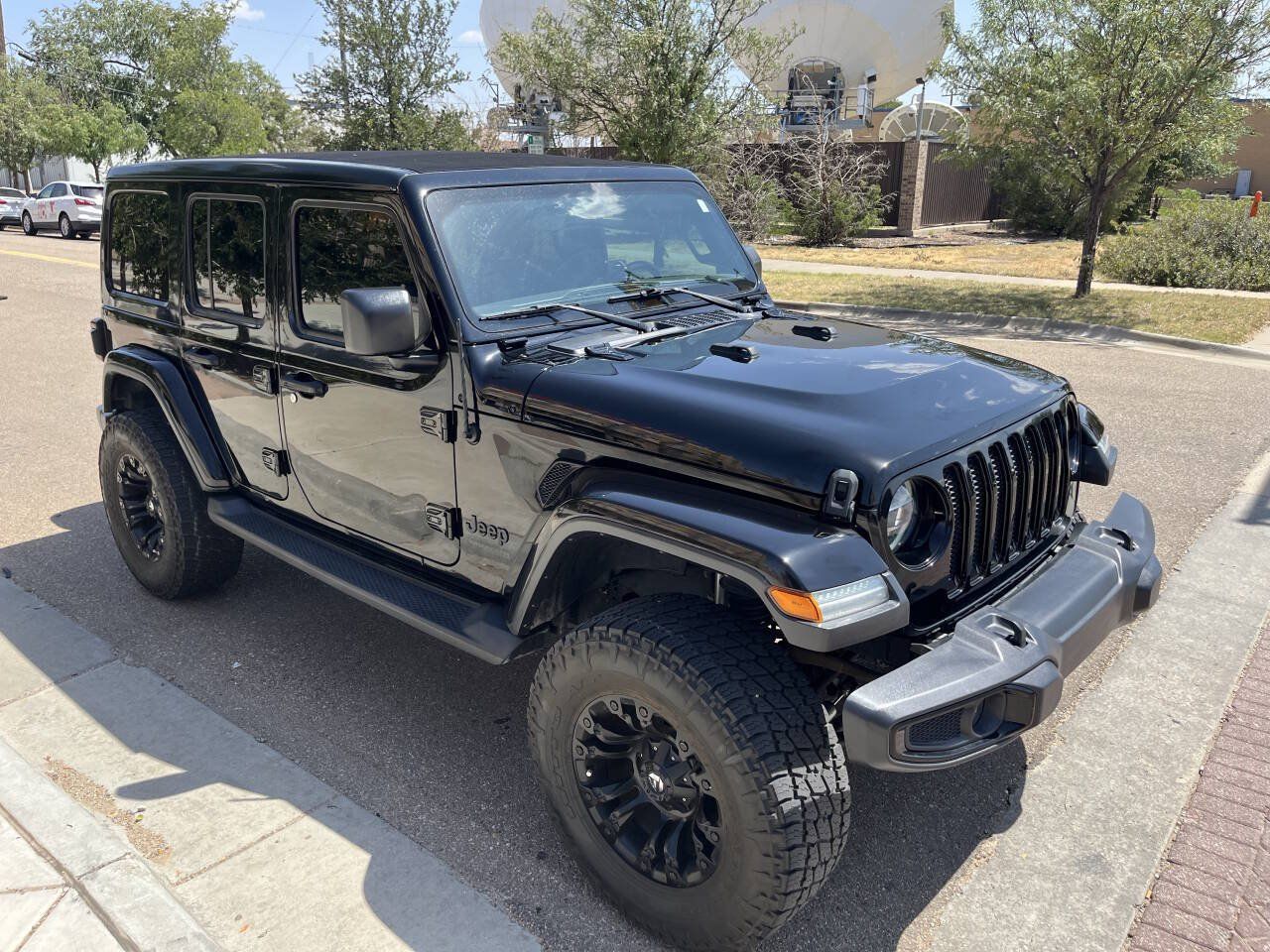 Used 2019 Jeep Wrangler Unlimited Sahara AWD/4WD image 10