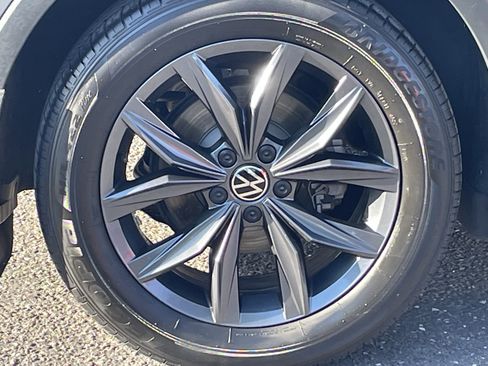 Certified 2023 Volkswagen Tiguan SE image 7