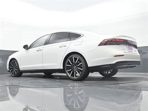 Certified 2025 Honda Accord Touring image 32