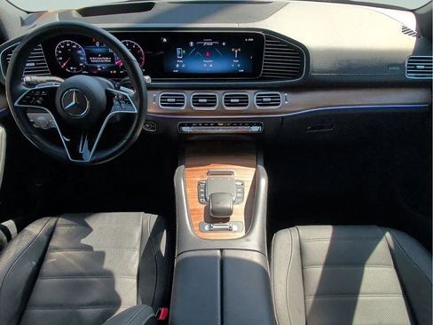 Used 2025 Mercedes-Benz GLS 450 4MATIC image 16