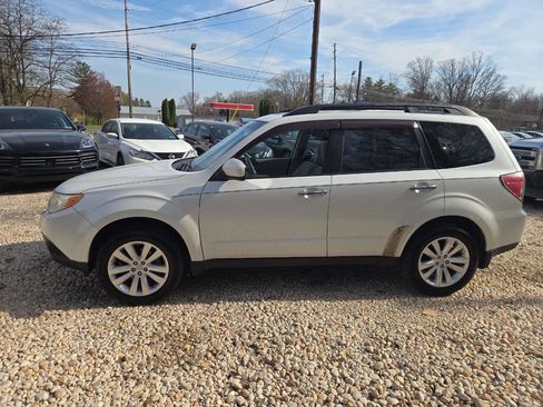 Used 2011 Subaru Forester 2.5X Premium image 4
