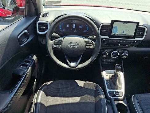 Used 2023 Hyundai Venue Limited FWD image 11