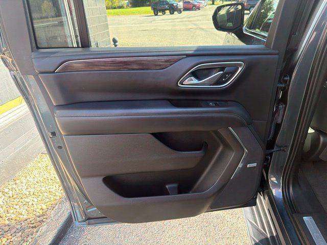 Used 2021 Chevrolet Suburban LT AWD/4WD image 18