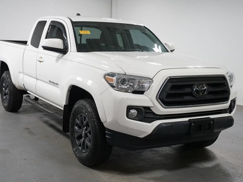 Certified 2022 Toyota Tacoma SR5 RWD image 3