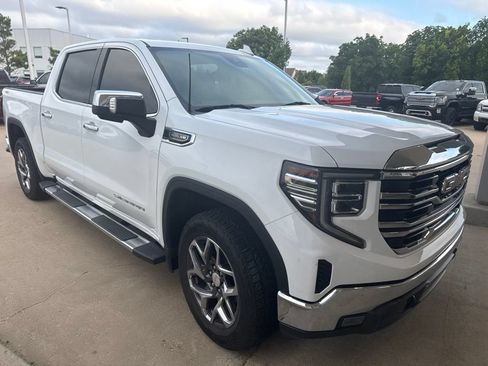 Used 2022 GMC Sierra 1500 SLT w/ SLT Convenience Package AWD/4WD image 3