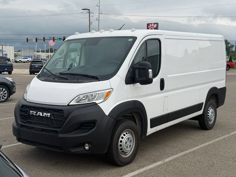Used 2025 RAM ProMaster 2500 w/ Convenience Group FWD image 2