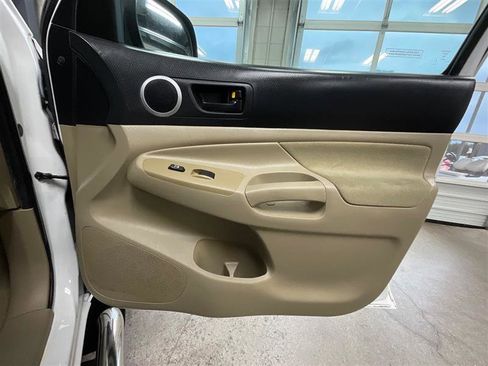 Used 2010 Toyota Tacoma PreRunner image 25