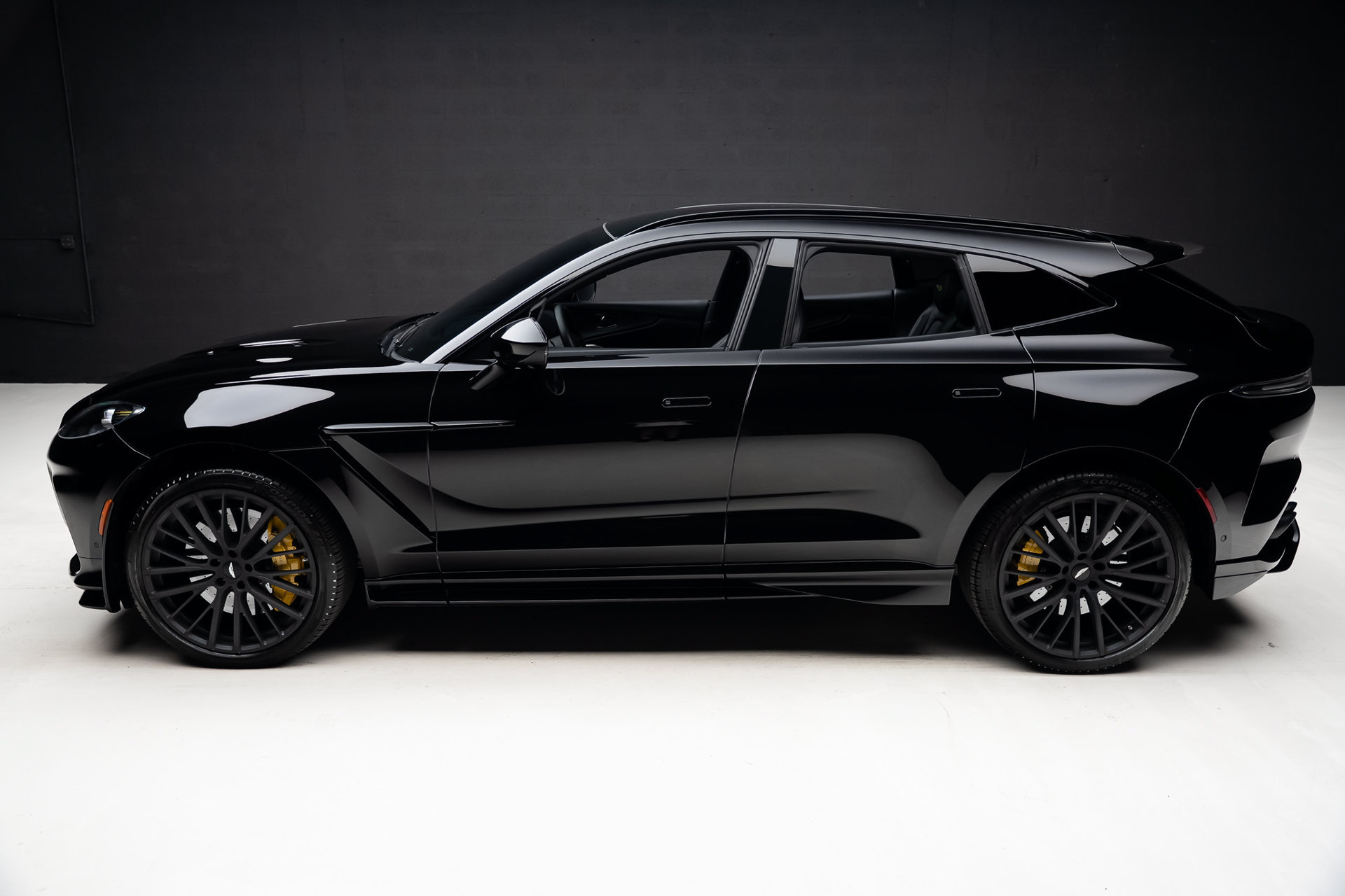 Used 2024 Aston Martin DBX 707 AWD/4WD image 16