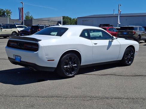 Used 2022 Dodge Challenger SXT w/ Driver Convenience Group AWD/4WD image 6