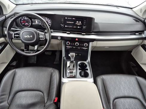 Used 2024 Kia Carnival LX image 17