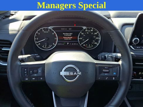 Used 2025 Nissan Rogue SV FWD image 16