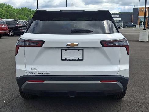 Used 2026 Chevrolet Equinox LT AWD/4WD image 9