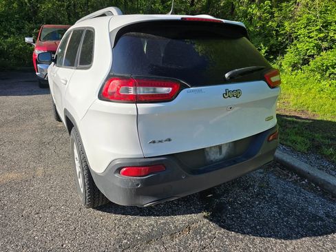 Used 2018 Jeep Cherokee Latitude Plus w/ Cold Weather Group AWD/4WD image 5