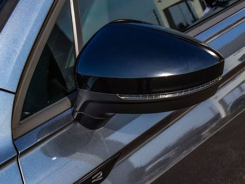 Used 2022 Volkswagen Tiguan SE R-Line image 48