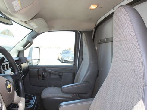 Used 2017 Chevrolet Express 3500 image 17