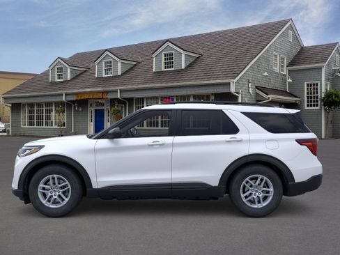 New 2026 Ford Explorer Active RWD image 3