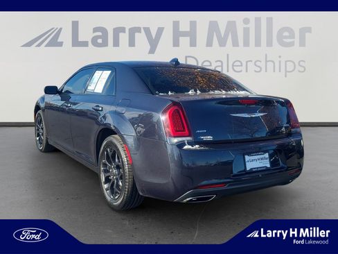 Used 2019 Chrysler 300 S image 3