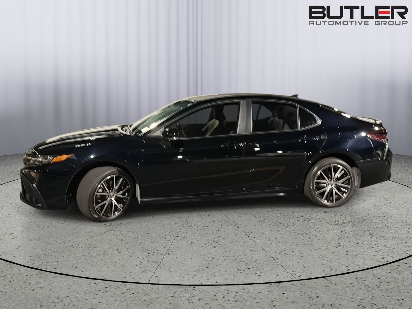 Used 2024 Toyota Camry SE w/ Convenience Package FWD image 3
