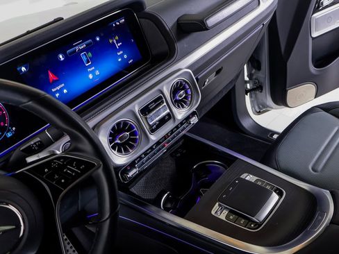 Used 2025 Mercedes-Benz G 550 image 17
