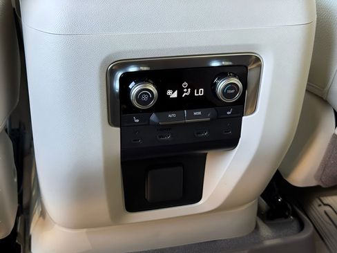 New 2026 GMC Yukon Denali w/ Denali Reserve Package AWD/4WD image 18