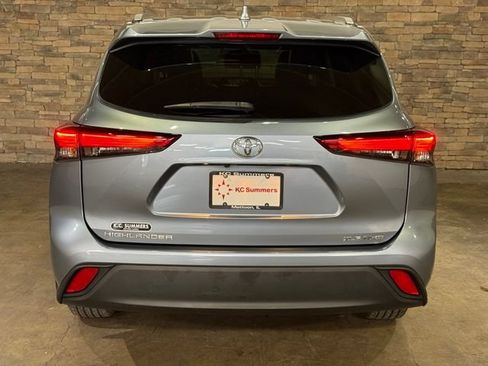 Used 2022 Toyota Highlander XLE AWD/4WD image 7