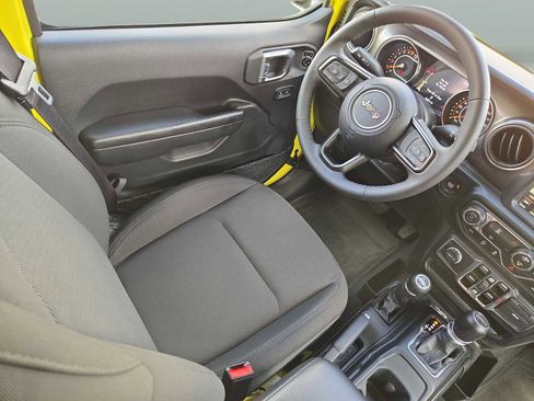 Used 2023 Jeep Gladiator Sport image 16