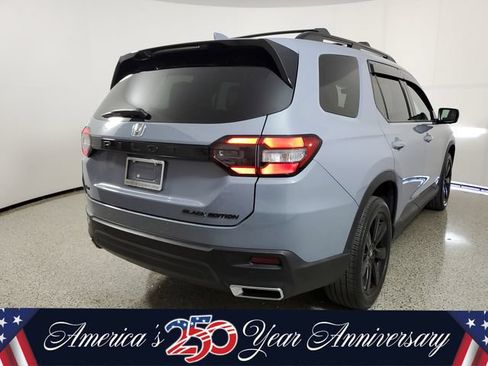Used 2025 Honda Pilot Black Edition image 5