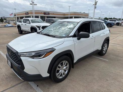 Certified 2025 Toyota Corolla Cross L image 1