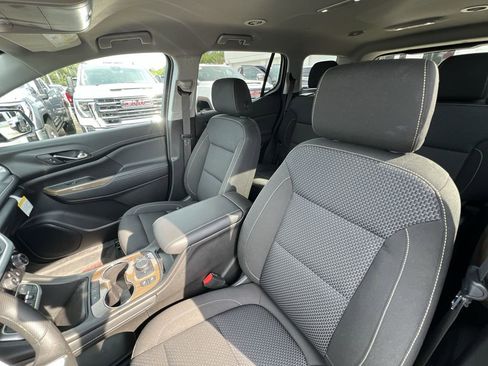 Certified 2023 GMC Acadia SLE w/ Driver Convenience Package image 18