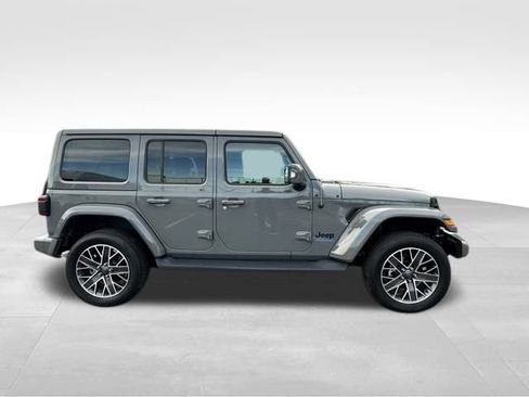 Used 2022 Jeep Wrangler Unlimited Sahara image 10