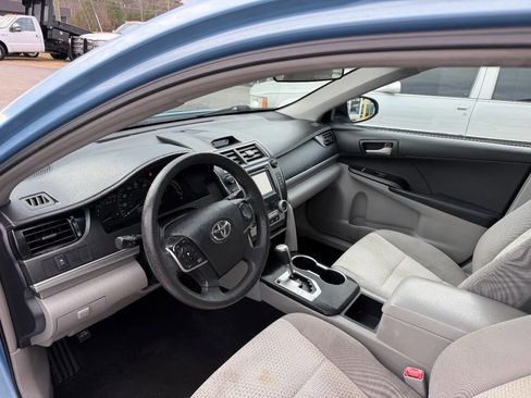 Used 2013 Toyota Camry L image 8