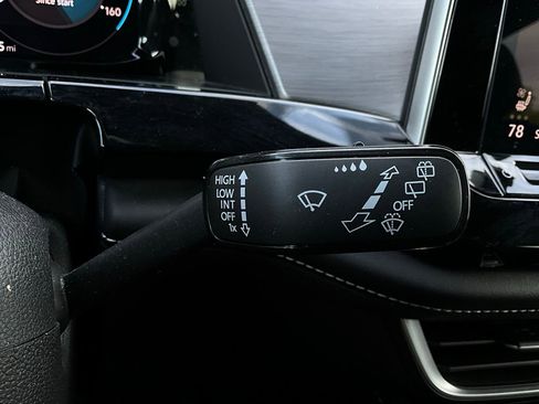 Used 2025 Volkswagen Atlas Cross Sport SE image 39