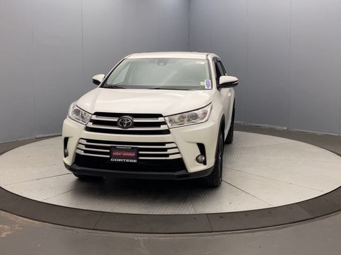 Used 2018 Toyota Highlander Plus AWD/4WD image 8