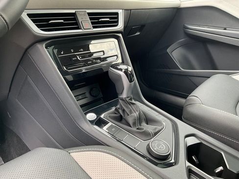 New 2025 Volkswagen Taos SEL image 18