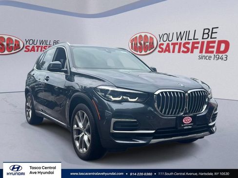 Used 2022 BMW X5 xDrive40i w/ Premium Package AWD/4WD image 1