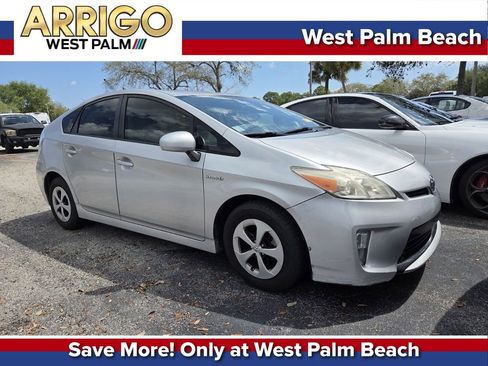 Used 2015 Toyota Prius Two image 1