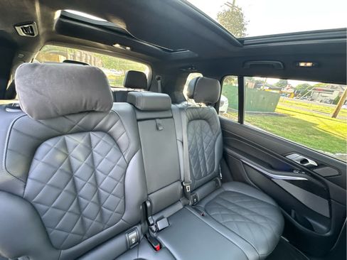 Used 2024 BMW X7 xDrive40i w/ M Sport Package AWD/4WD image 16