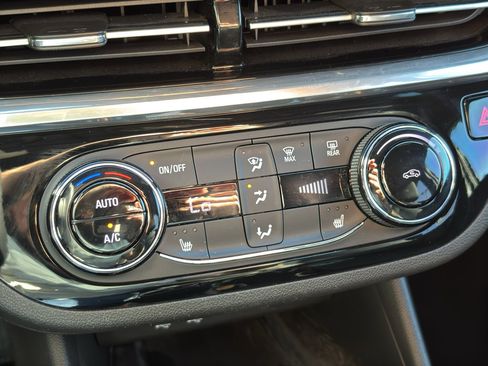 Used 2024 Buick Envista Sport Touring w/ Convenience I Package FWD image 24