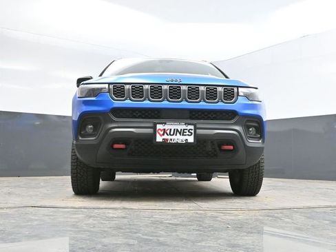 Used 2025 Jeep Compass Trailhawk AWD/4WD image 44
