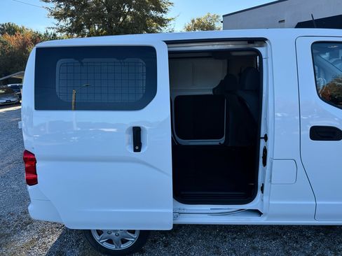 Used 2020 Nissan NV200 SV w/ Sliding Glass Door Package image 27