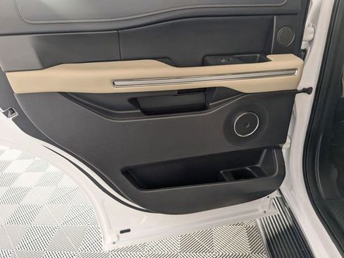 Used 2024 Ford Expedition Limited image 32