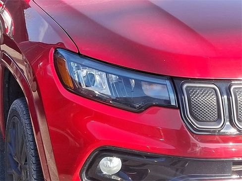 Used 2022 Jeep Compass Limited image 4