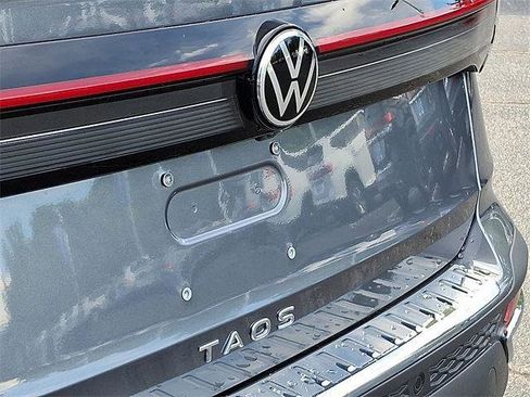 New 2025 Volkswagen Taos SE image 24