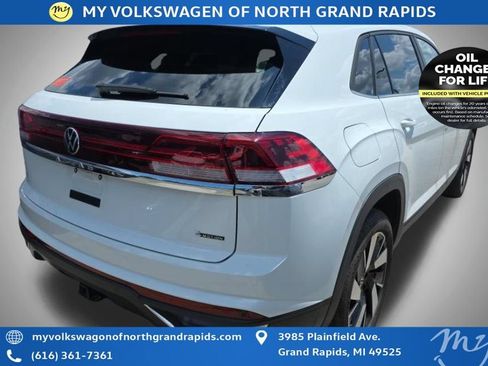 Used 2025 Volkswagen Atlas Cross Sport SE w/ Panoramic Sunroof Package AWD/4WD image 4
