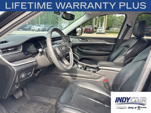 Used 2023 Jeep Grand Cherokee L Limited w/ Black Appearance Package AWD/4WD image 7