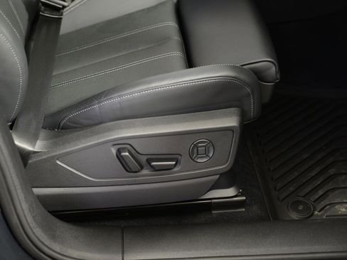 Certified 2025 Audi Q5 Prestige image 10