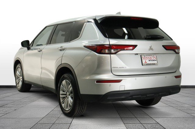 Used 2023 Mitsubishi Outlander ES FWD image 5